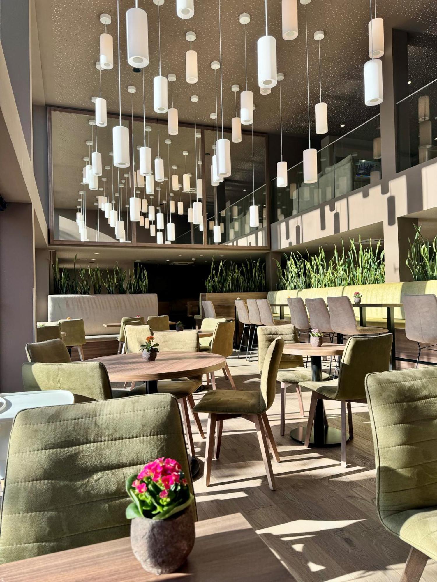 Hotel Platzhirsch Living Kelsterbach Esterno foto